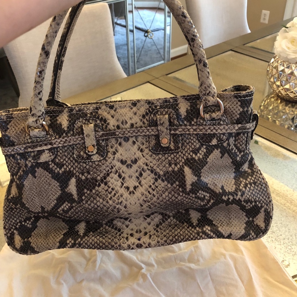 Ladies Michael Kors leather shoulder bag